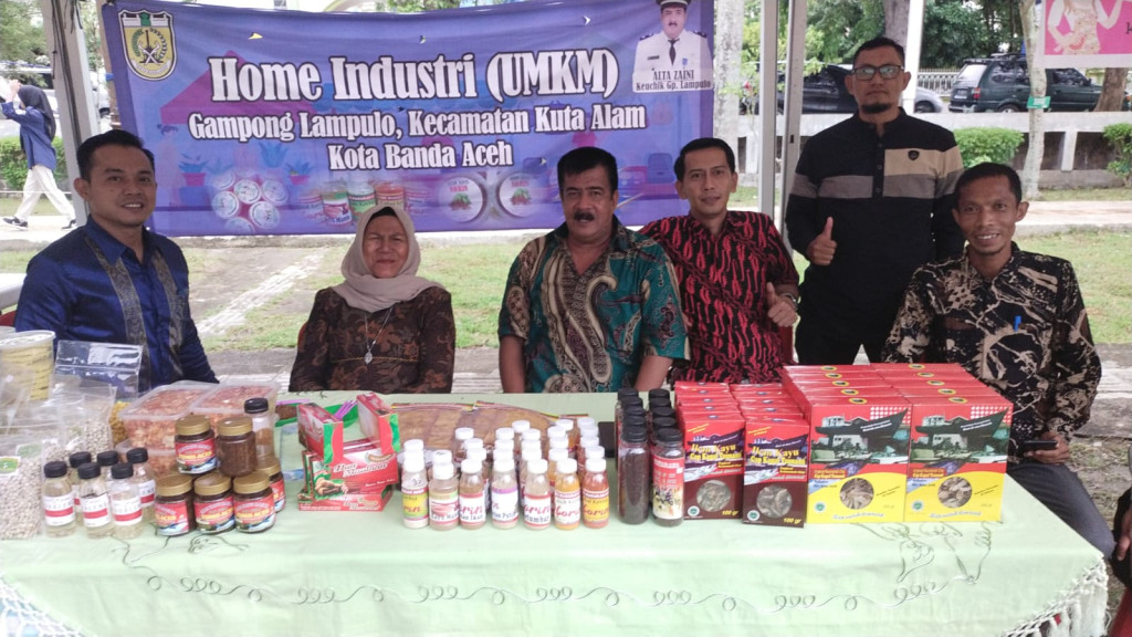 UMKM LAMPULO, MENJUAL BERBAGAI MACAM MAKANAN MULAI DARI KEUMAMAH, ABON DAN JUGA REMPAH-REMPAH